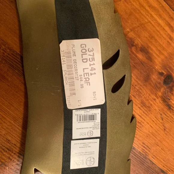 decorative gold metal feather🪶 - Picture 6 of 8